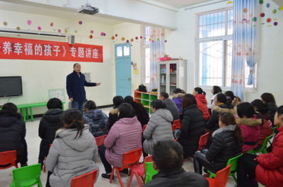 平橋區(qū)黑馬石幼兒園舉辦家庭教育報告會 開展咨詢服務惠及家長